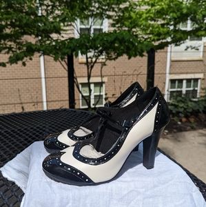 RELIST - Dexflex Comfort Oxford Wingtip T-strap Heel Size 10M in Black/White